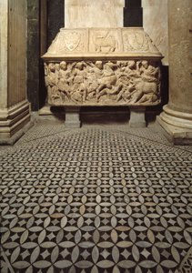 Sarcophage romain avec reliefs d