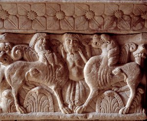 Un centaure et un lion (chapiteau sculpté dans la tribune du Prieuré)