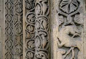 Détails décoratifs de la façade de la basilique, début du XIIe siècle