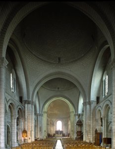 Vue intérieure de la Cathédrale Saint Pierre - Romanesque