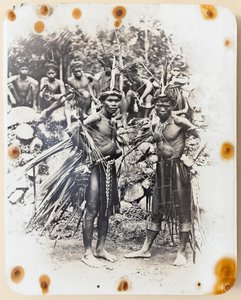 Deux Ifugao habillés pour la danse du combat de coqs