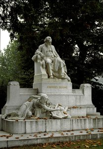 Monument en hommage au compositeur allemand Johannes Brahms (1833-1897) réalisé par Rudolf von Weyr (1847-1914). Ressel Park, Vienne, Autriche