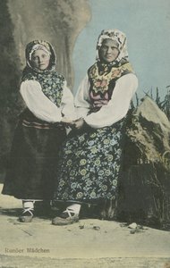 Filles en costume traditionnel letton - Russian Photographer