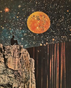 Un homme sous la lune orange