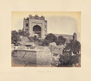 Fatehpur Sikri; la grande porte, vue du village - Samuel Bourne
