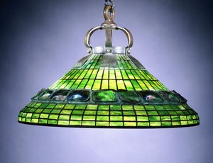 Lustre en bronze et carreaux de verre plombé en forme de carapace de tortue - School American