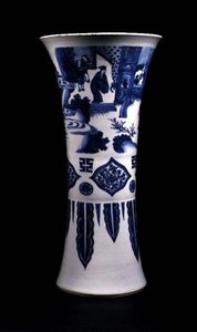 Vase à trois registres représentant un paysage, des panneaux en losange et des festons descendants - School Chinese