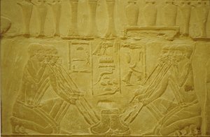 Égypte ancienne, sculpture murale, bijoutiers fondant de l