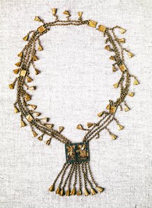 Antiquité égyptienne : collier en or du pharaon Pinedjem. XXIe dynastie (vers 1069-945). Paris, Musée du Louvre - School Egyptian
