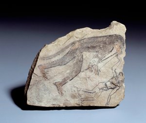 Antiquité égyptienne : ostracon représentant un singe jouant de la double flûte (aulos) pour faire danser un homme. Pierre en calcaire. 19e dynastie (vers 1295-1186). Du site de Deir el-Medineh (el Medineh).