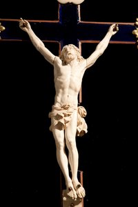Crucifix en ivoire