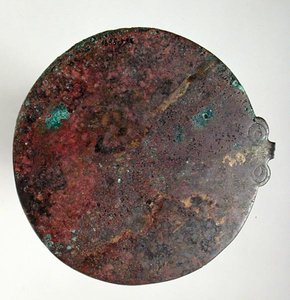 Miroir, de la tombe I(b) à Nymphaeum en Crimée (bronze)