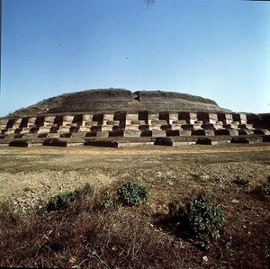 Vue du stupa de Nandangarh, censé contenir les cendres de Bouddha