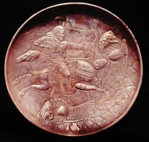 Assiette représentant un soldat royal chassant des lions, 6e-7e siècle - School Persian
