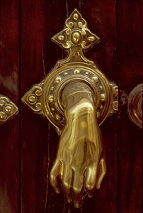 Heurtoir en forme de main (détail)