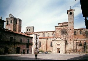 Vue de la cathédrale depuis la Plaza Mayor, construite entre 1150 et le 14ème siècle
