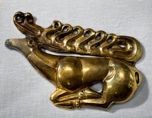 Art scythe : emblème de bouclier en forme de cerf. Objet en or de la fin du VIIe, début du VIe siècle av. J.-C. Saint-Pétersbourg, Musée de l