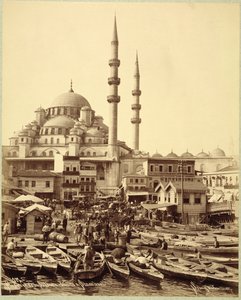 Mosquée Sainte-Sophie et bateaux de pêche sur le rivage du Bosphore, Istanbul, vers 1890 - Sebah and Joaillier