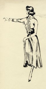 Femme en jupe ample avec bras tendu