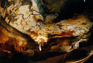 Vue panoramique de la Salle des Taureaux à Lascaux, France