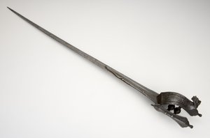 Pata, épée-gantelet