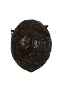 Flasque à poudre en noix de coco sculptée, coloniale espagnole, vers 1800 - Spanish School