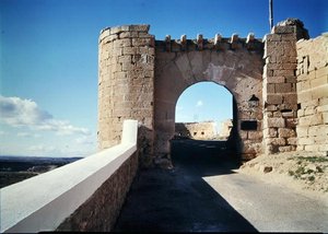 Porte crénelée du château