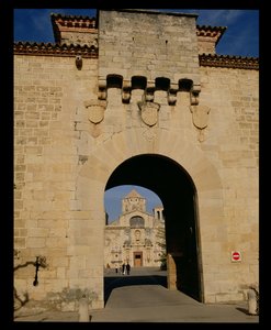 Entrée du monastère, fondé en 1151