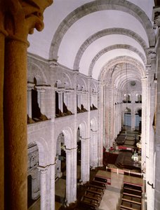 Intérieur de la cathédrale commencée en 1078