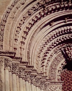 Détail sculptural de la façade du portail principal