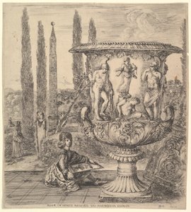 Le vase Médicis, un grand vase à droite décoré d