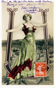 Olive Haygate, actrice anglaise de la Belle Époque - alphabet en carte postale