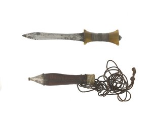 Couteau de bras et fourreau