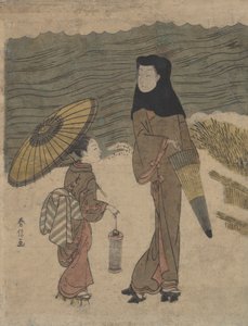 Dame avec capuche noire et parapluie se promenant avec un jeune assistant