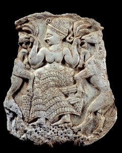 Couvercle en ivoire sculpté : déesse mycénienne de la fécondité en tant que maîtresse des animaux. De Twink El Beida, Syrie. 13ème siècle av. J.-C. Paris, Musée du Louvre - Syrian Syrian