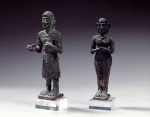 Statuettes de fidèles et déesse en bronze, de Syrie 2300-2000 av. J.-C. Paris, Musée du Louvre - Syrian Syrian