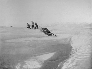 Par-dessus le cap Roberts pour éviter le pack de vis, vers 1911, 1913