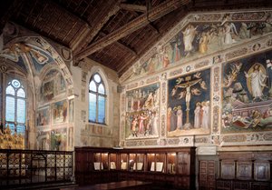 Vue intérieure de la sacristie avec des fresques représentant la passion de Jésus