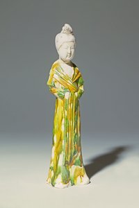 Figure en poterie pâle sancai d