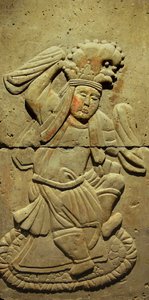Stèle en terre cuite avec danseuse, dynastie Tang (618-907), découverte dans la province du Shaanxi, Musée de la forêt des stèles à Xi