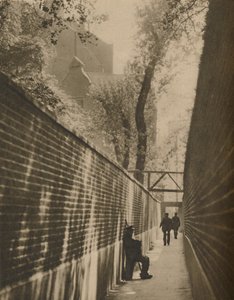 Dans le passage de Lansdowne, où un bandit de grand chemin a autrefois galopé pour sa vie, vers 1935