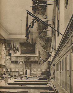 Où les pensionnaires dînent sous des couleurs glorieusement déchirées, vers 1935