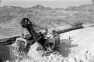Chargement de minerai de cuivre à la mine de Morenci pour la fonderie Phelps Dodge à Douglas, Arizona