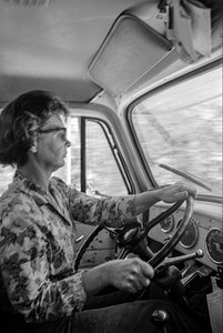 Mildred Cooper, une grand-mère de 43 ans, est conductrice de camion de transport de bois