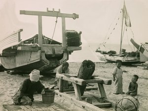 Une famille de pêcheurs au Japon vers 1900 - 1915 (photographie)