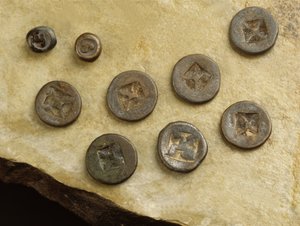 Monnaie avec marques de fleurs et de namo du royaume de Srivijaya
