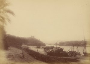 Vue du Nil avec bateaux et ruines