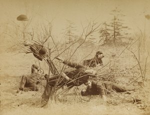 [Quatre étudiants de sexe masculin allongés sur une fresque]. - Thomas Eakins