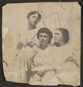 [Weda, Katherine et Maud Cook]