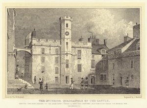 La cour intérieure du château, montrant la porte menant à l
